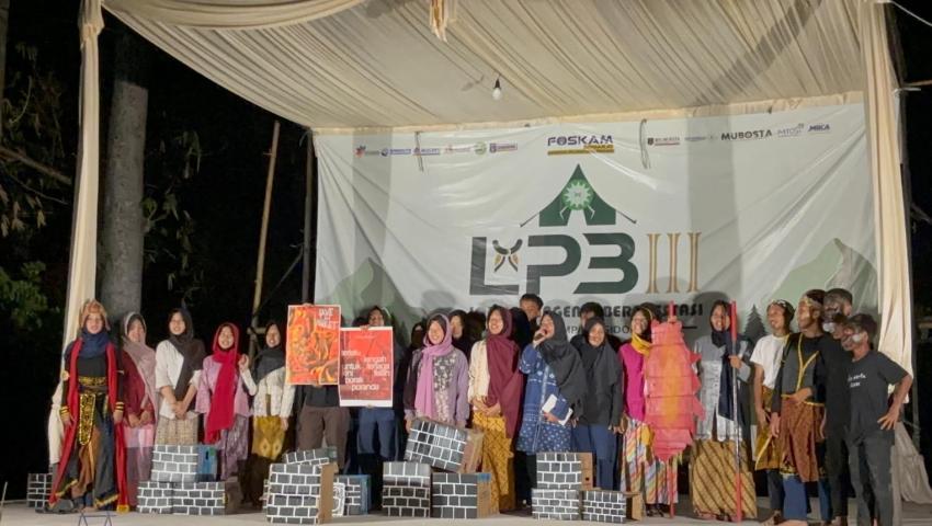 Bandung Bondowoso Gagal Bangun Seribu Kopdes, Roro Jonggrang Dikutuk Jadi Ciki Kopdes: Satire Menggelitik dari Mugaru di Panggung LPB HW